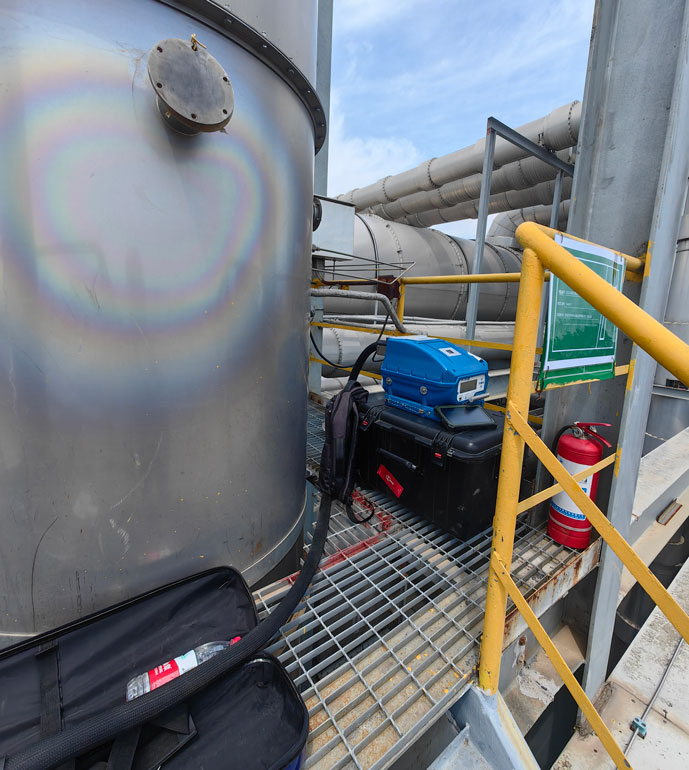 配合湖北環(huán)境監(jiān)測(cè)站進(jìn)行非甲烷總烴項(xiàng)目現(xiàn)場(chǎng)測(cè)試